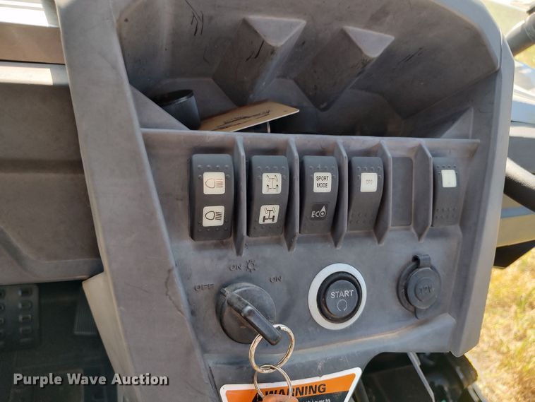 image for item LK9101 2014 Can-Am Commander Max  utility vehicle