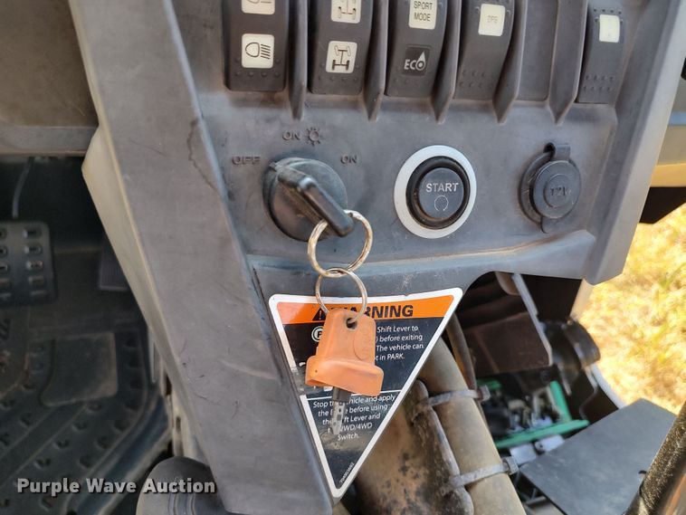 image for item LK9101 2014 Can-Am Commander Max  utility vehicle