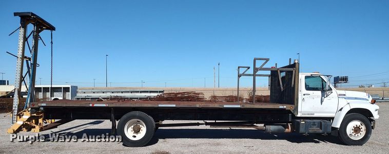 image for item LK9383 1995 Ford F800  flatbed truck with crash attenuator