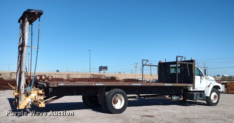 image for item LK9383 1995 Ford F800  flatbed truck with crash attenuator
