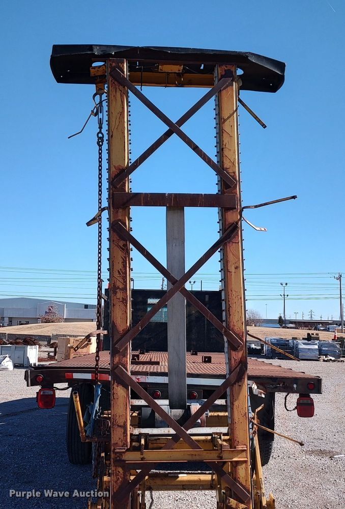 image for item LK9383 1995 Ford F800  flatbed truck with crash attenuator
