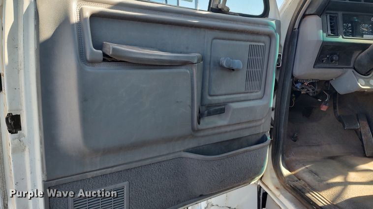 image for item LK9383 1995 Ford F800  flatbed truck with crash attenuator