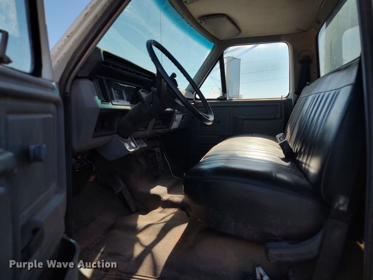 image for item LK9383 1995 Ford F800  flatbed truck with crash attenuator