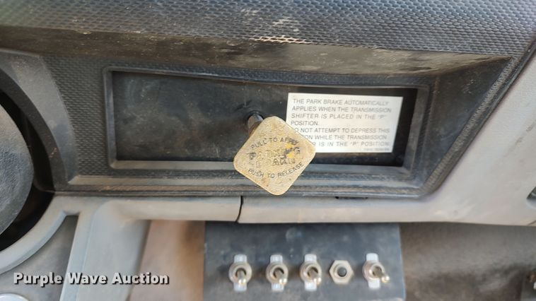 image for item LK9383 1995 Ford F800  flatbed truck with crash attenuator