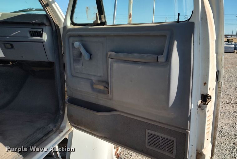 image for item LK9383 1995 Ford F800  flatbed truck with crash attenuator