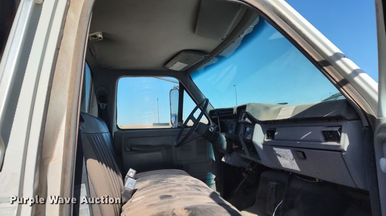 image for item LK9383 1995 Ford F800  flatbed truck with crash attenuator