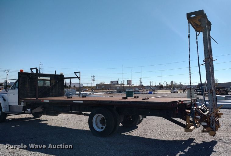 image for item LK9383 1995 Ford F800  flatbed truck with crash attenuator