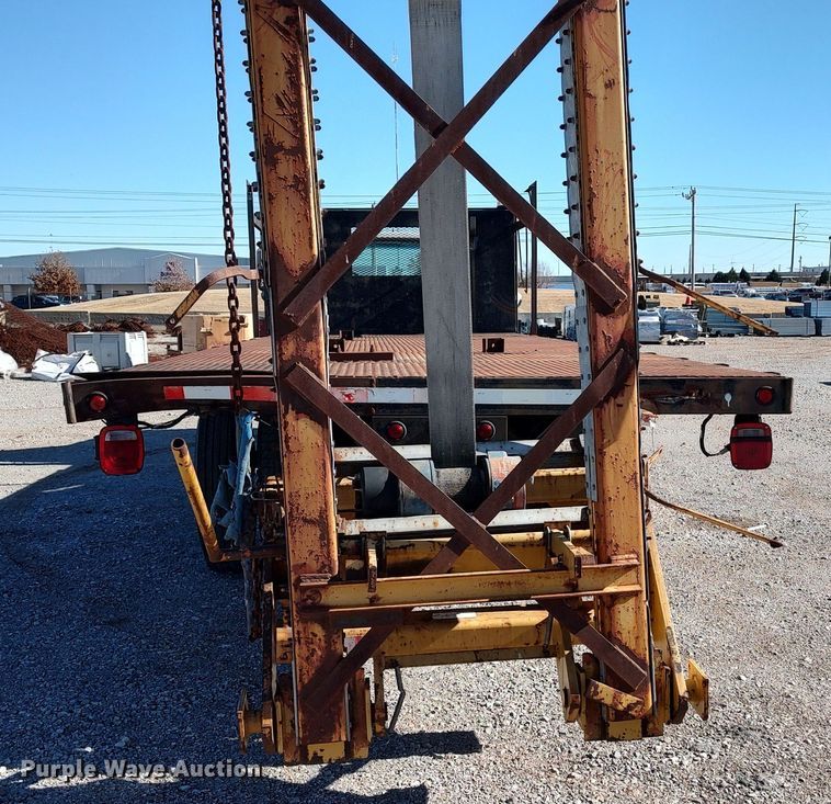 image for item LK9383 1995 Ford F800  flatbed truck with crash attenuator