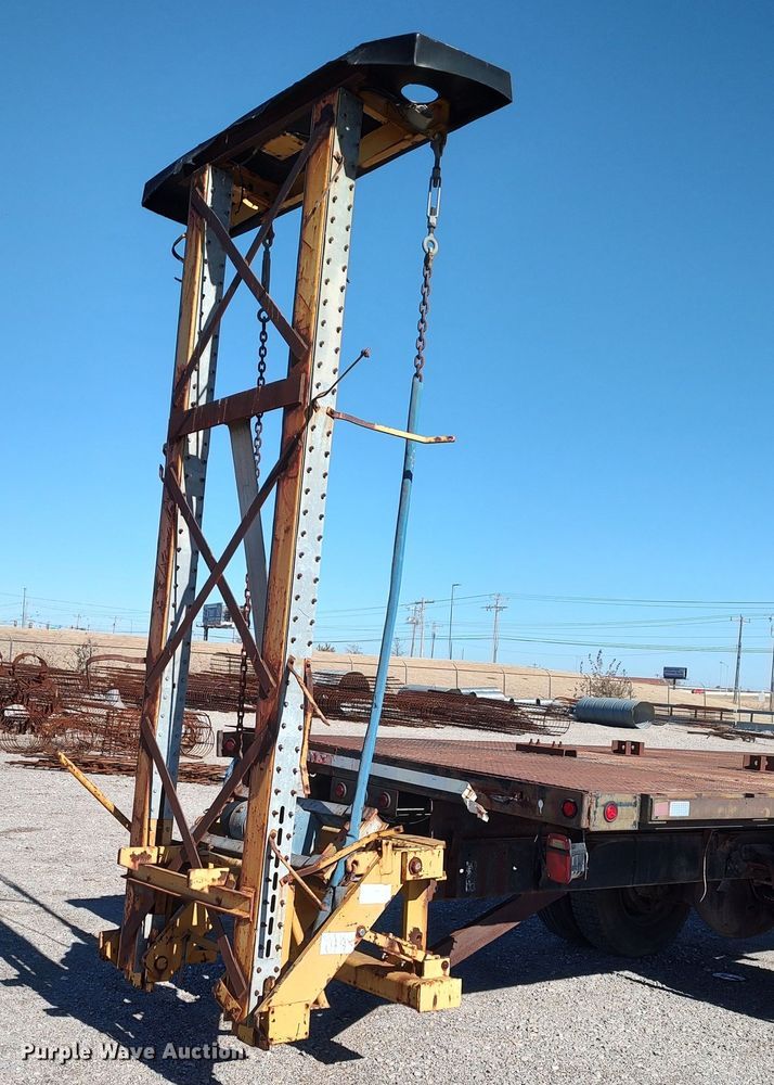 image for item LK9383 1995 Ford F800  flatbed truck with crash attenuator