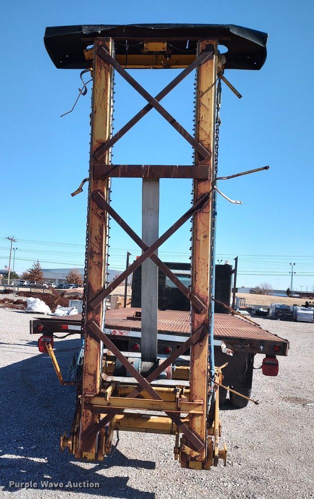 image for item LK9383 1995 Ford F800  flatbed truck with crash attenuator