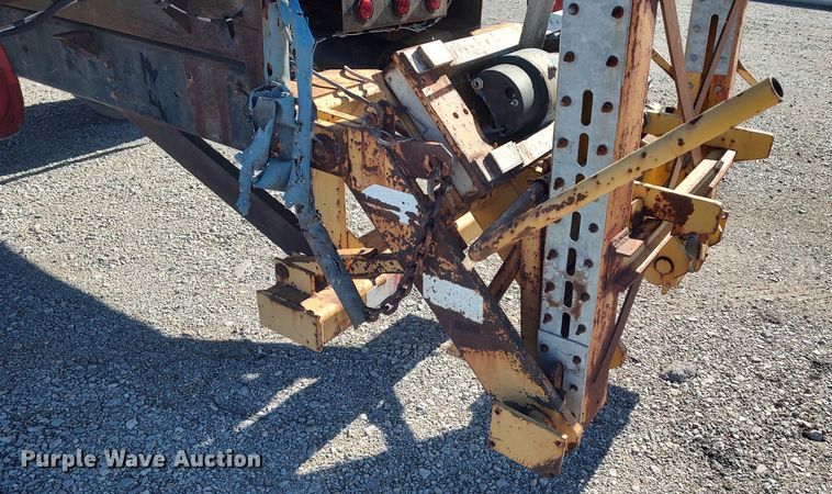 image for item LK9383 1995 Ford F800  flatbed truck with crash attenuator