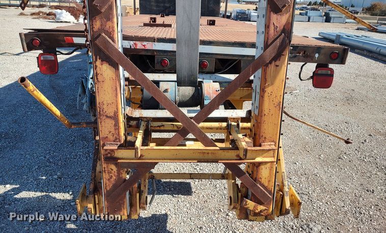 image for item LK9383 1995 Ford F800  flatbed truck with crash attenuator