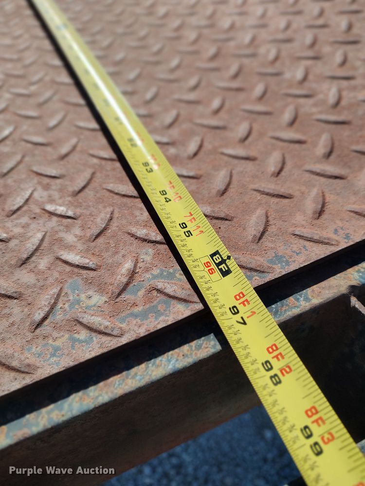 image for item LK9383 1995 Ford F800  flatbed truck with crash attenuator