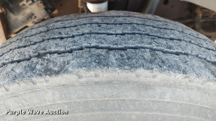 image for item LK9383 1995 Ford F800  flatbed truck with crash attenuator