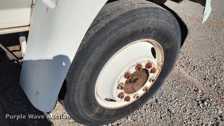 image for item LK9383 1995 Ford F800  flatbed truck with crash attenuator