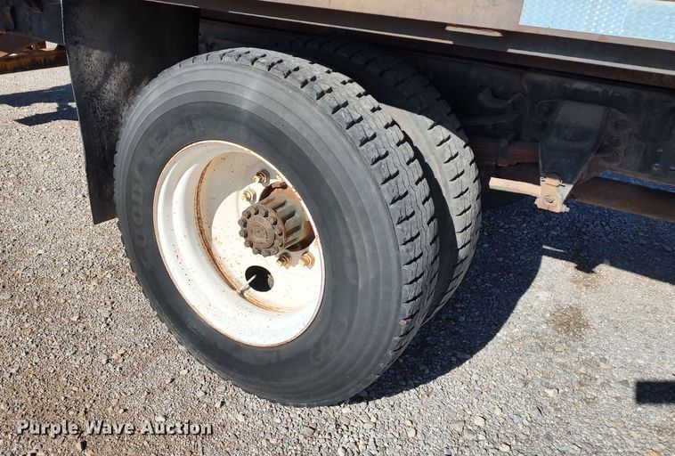 image for item LK9383 1995 Ford F800  flatbed truck with crash attenuator