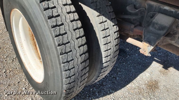 image for item LK9383 1995 Ford F800  flatbed truck with crash attenuator