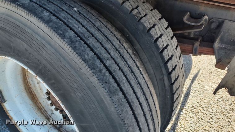 image for item LK9383 1995 Ford F800  flatbed truck with crash attenuator