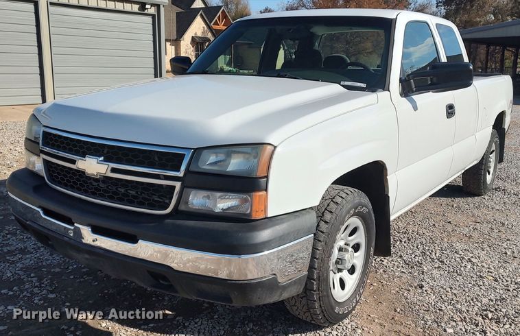 image for item LK9392 2006 Chevrolet Silverado 1500  Ext. Cab pickup truck