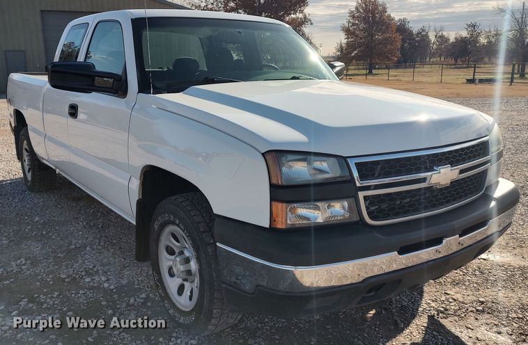 image for item LK9392 2006 Chevrolet Silverado 1500  Ext. Cab pickup truck