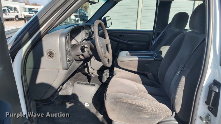 image for item LK9392 2006 Chevrolet Silverado 1500  Ext. Cab pickup truck