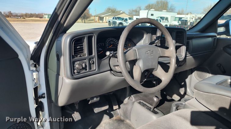 image for item LK9392 2006 Chevrolet Silverado 1500  Ext. Cab pickup truck