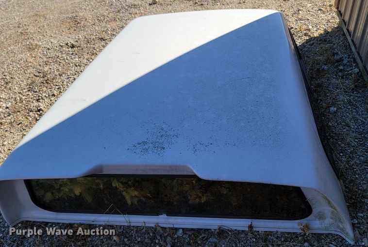 image for item LN9712 Safari  pickup truck topper