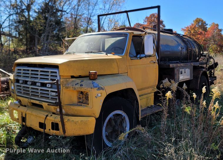 image for item LN9713 1980 Ford  oil distributor truck