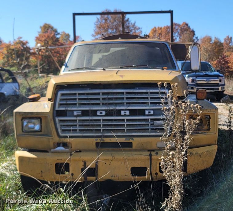 image for item LN9713 1980 Ford  oil distributor truck
