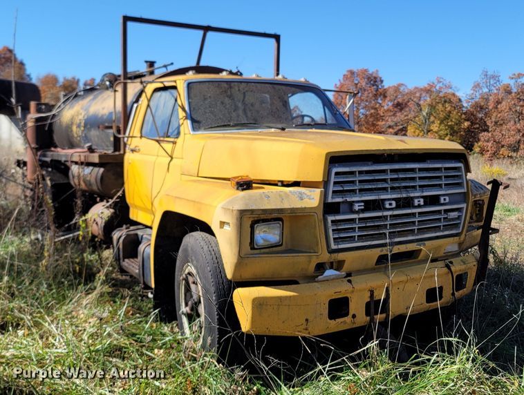 image for item LN9713 1980 Ford  oil distributor truck