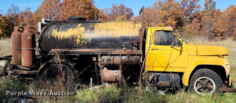 image for item LN9713 1980 Ford  oil distributor truck