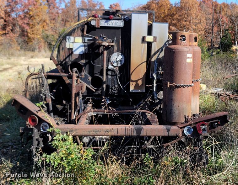 image for item LN9713 1980 Ford  oil distributor truck