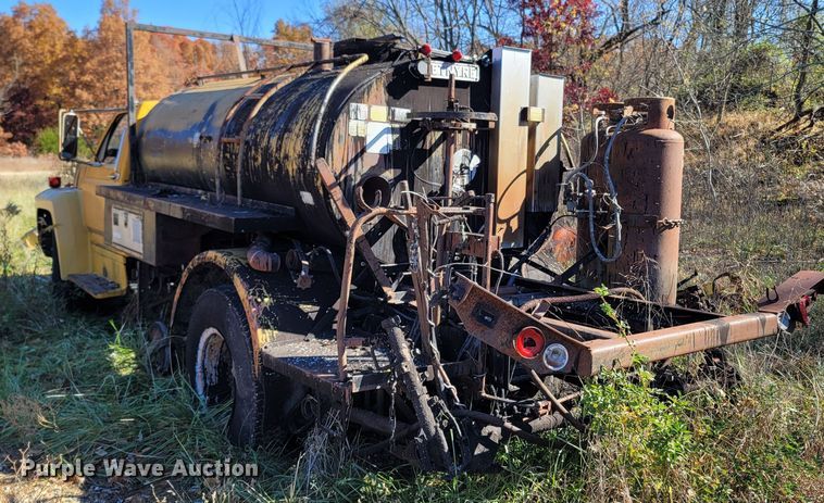 image for item LN9713 1980 Ford  oil distributor truck