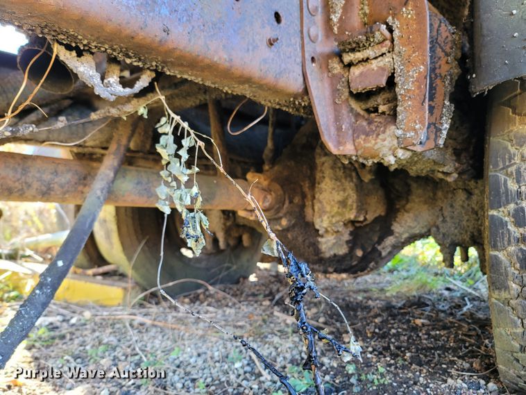 image for item LN9713 1980 Ford  oil distributor truck