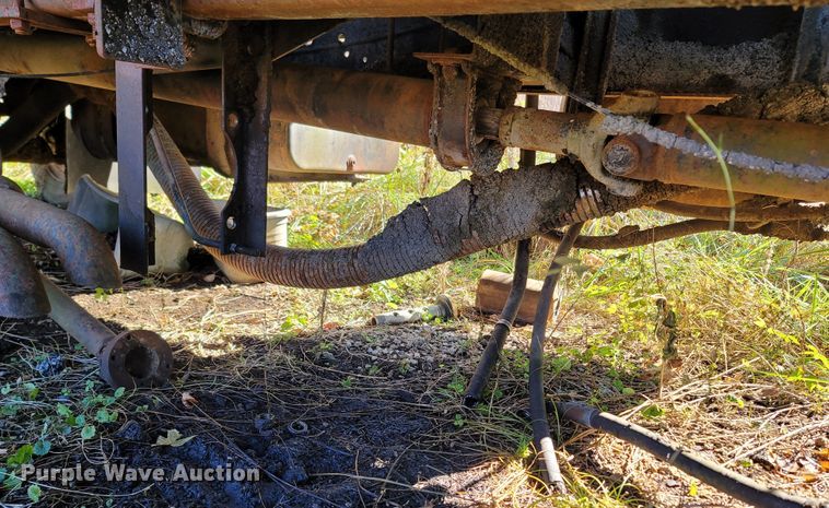 image for item LN9713 1980 Ford  oil distributor truck