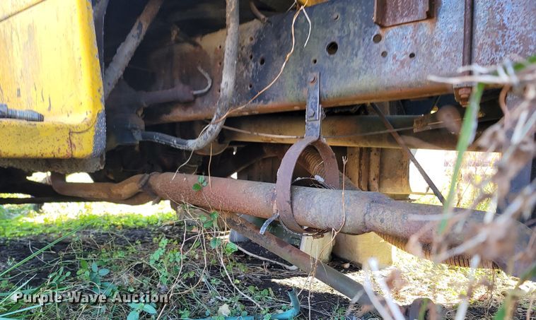 image for item LN9713 1980 Ford  oil distributor truck