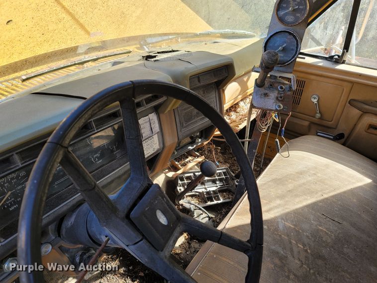 image for item LN9713 1980 Ford  oil distributor truck