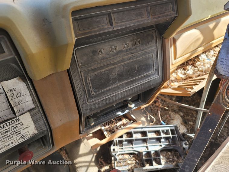 image for item LN9713 1980 Ford  oil distributor truck