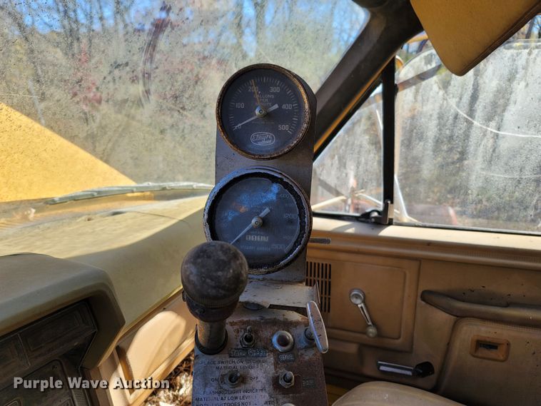 image for item LN9713 1980 Ford  oil distributor truck