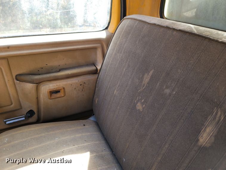 image for item LN9713 1980 Ford  oil distributor truck