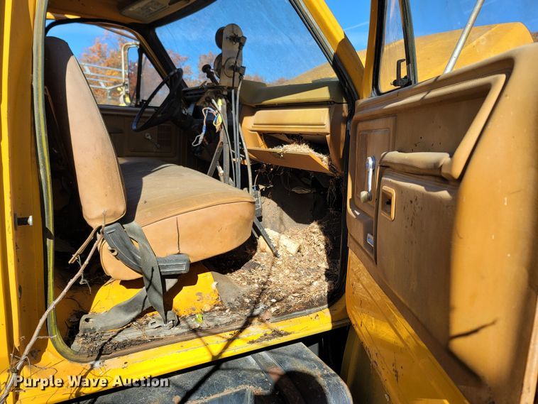 image for item LN9713 1980 Ford  oil distributor truck