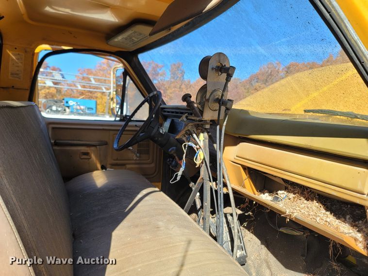 image for item LN9713 1980 Ford  oil distributor truck