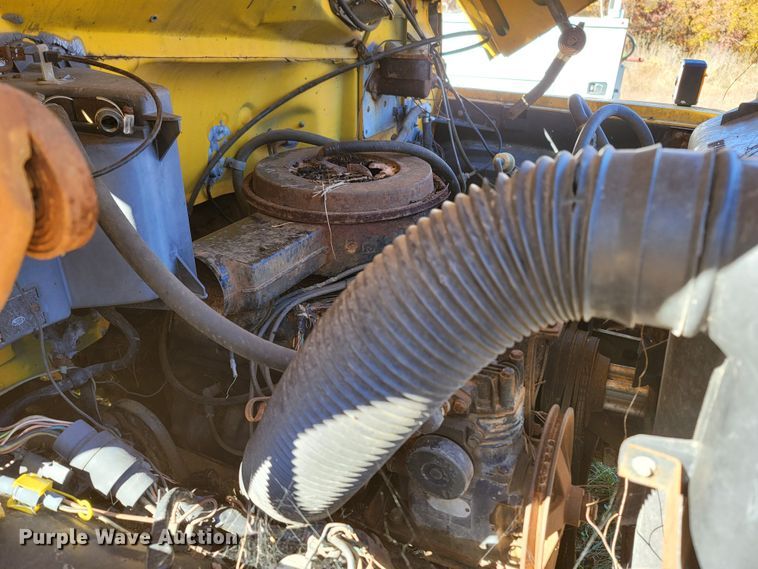 image for item LN9713 1980 Ford  oil distributor truck