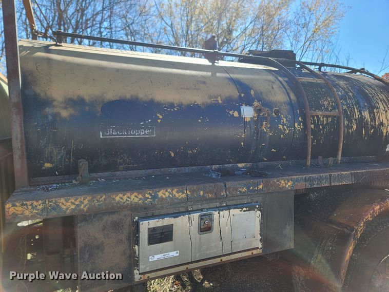 image for item LN9713 1980 Ford  oil distributor truck