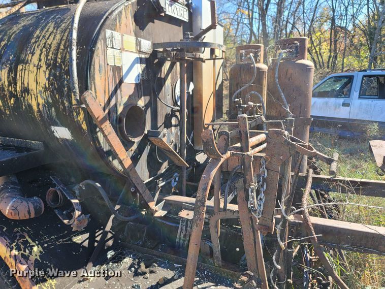 image for item LN9713 1980 Ford  oil distributor truck