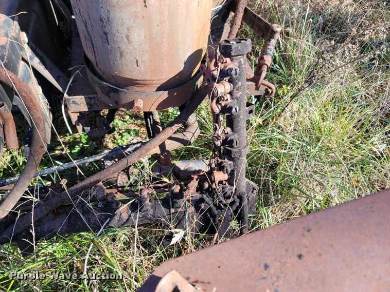 image for item LN9713 1980 Ford  oil distributor truck