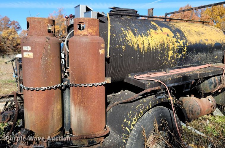 image for item LN9713 1980 Ford  oil distributor truck