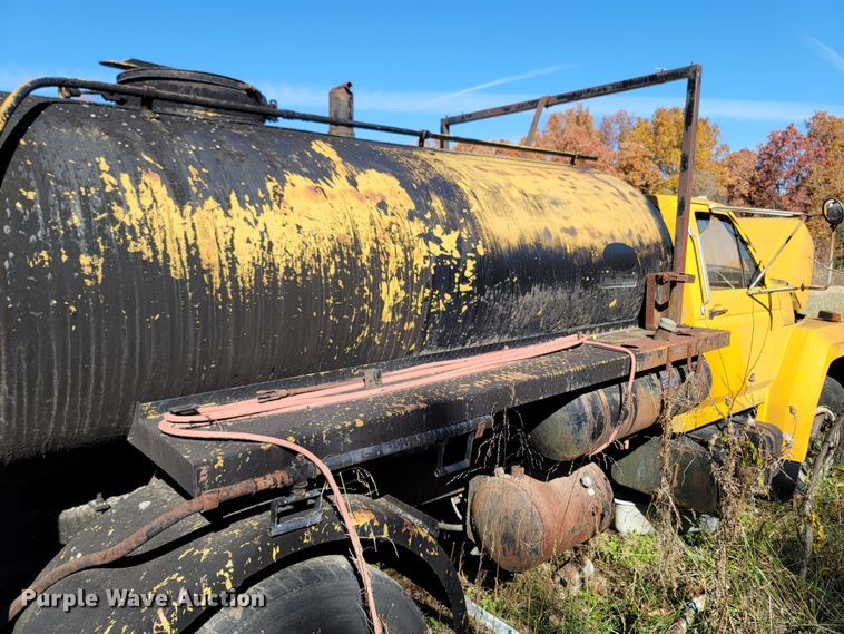 image for item LN9713 1980 Ford  oil distributor truck