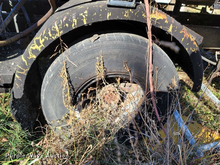 image for item LN9713 1980 Ford  oil distributor truck