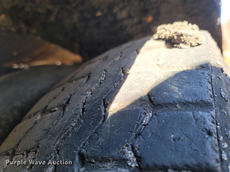 image for item LN9713 1980 Ford  oil distributor truck